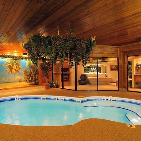 Sybaris Pool Suites - インディアナポリス 部屋 写真