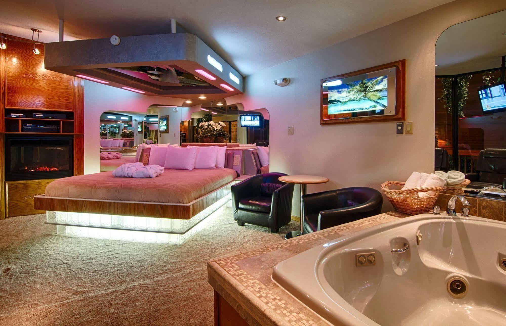 Sybaris Pool Suites - インディアナポリス エクステリア 写真