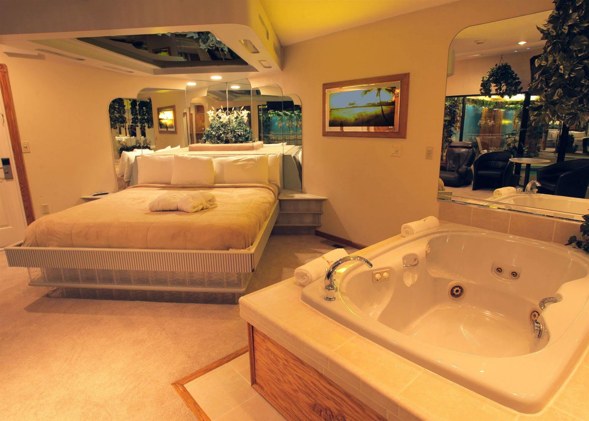 Sybaris Pool Suites - インディアナポリス エクステリア 写真