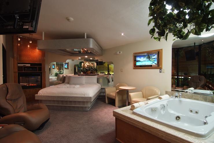 Sybaris Pool Suites - インディアナポリス 部屋 写真